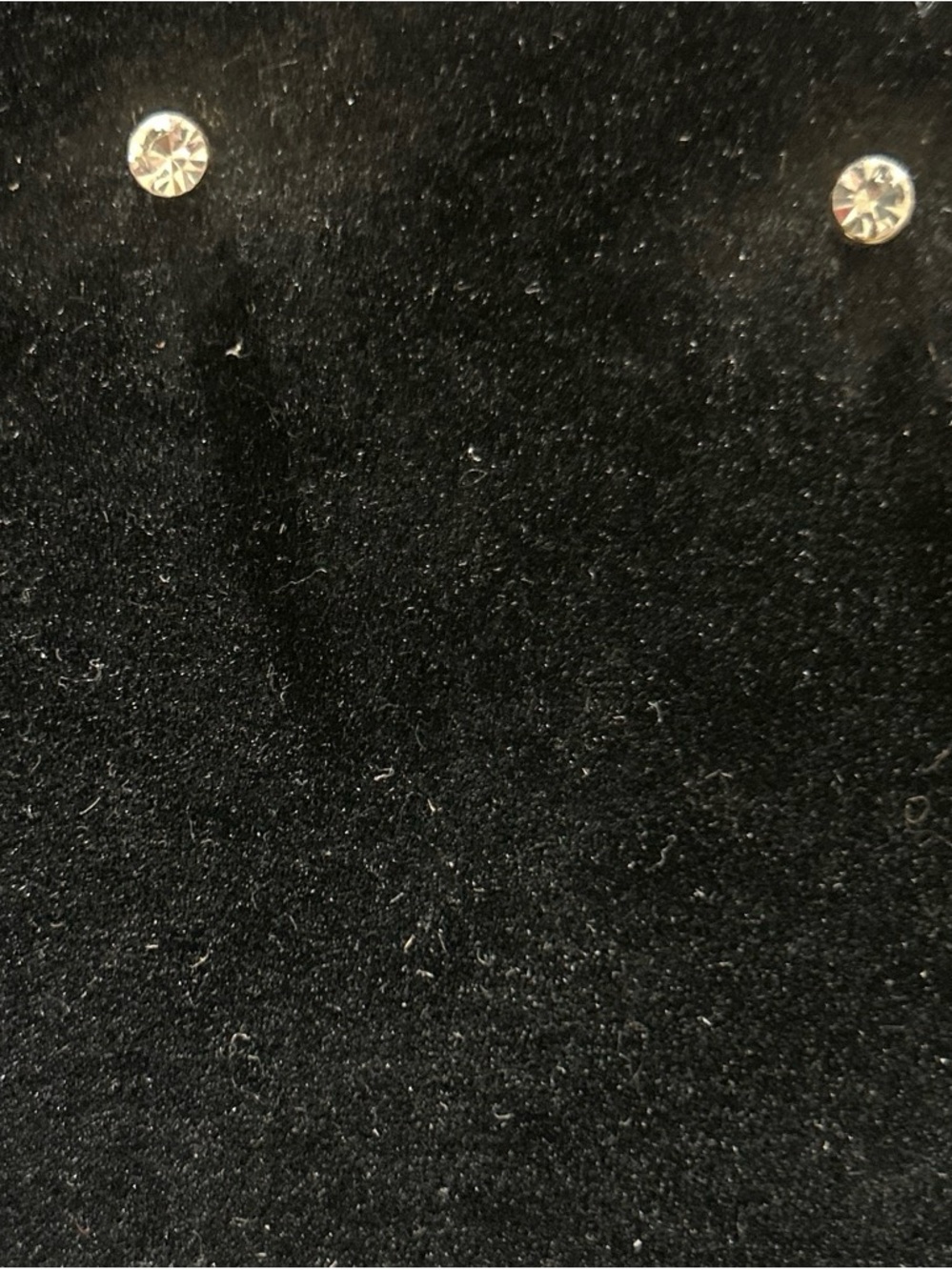 Small stud earrings with clear color stones